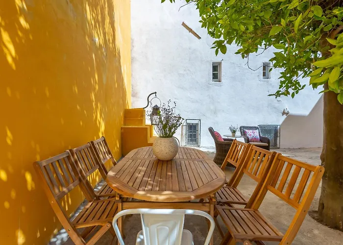 Alfama Central Apt With Open Air - Up To 30 Guests